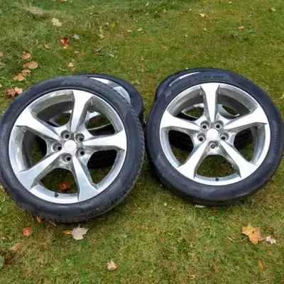 4 Mags aluminium polis et pneus d'origine pour Chevrolet Camaro 2014 qui avait +/- 45,000km Marque P...