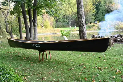 Flat water touring boat. Ideal for family tripping with kids and/or dog. Balances tradition and inno...