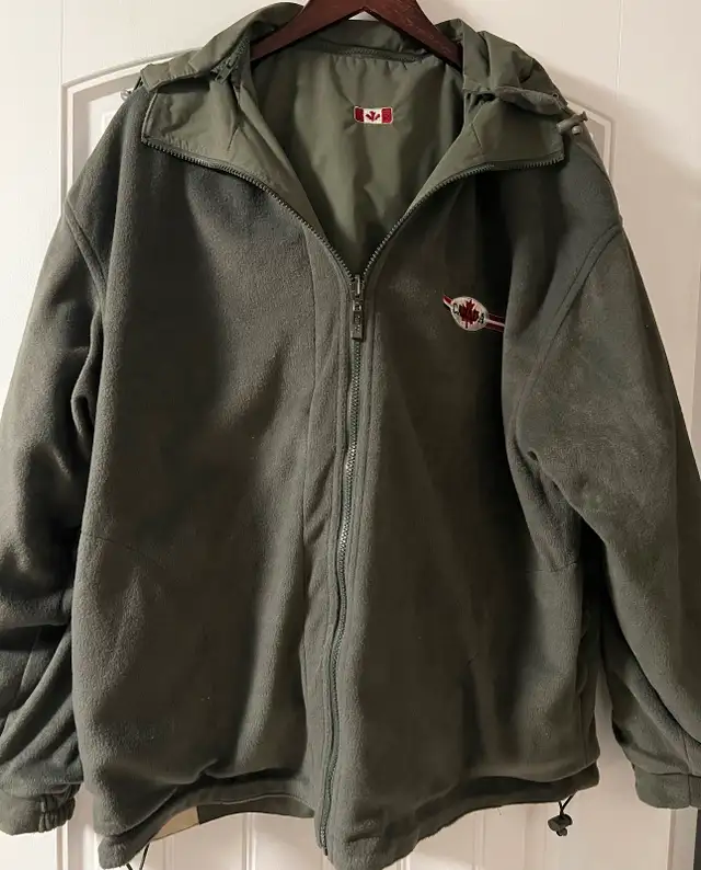 Reversible Men’s Jacket - Size Large in Men's in Edmonton - Image 5