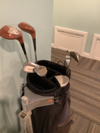 Beginner/starter golf bag with some clubs