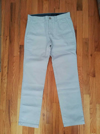 Pantalon homme GAP Slim étroit.