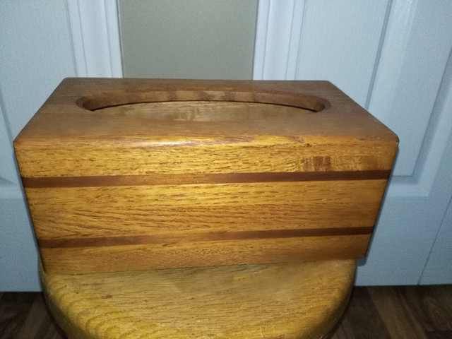 Oak with Inlaid Mahogany Tissue Box Holder 10"L X 5 1/2"W X 4 1/ in Arts & Collectibles in Sunshine Coast - Image 2