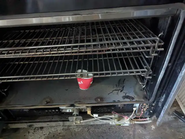wolf natural gas range/stove in Stoves, Ovens & Ranges in Barrie - Image 6