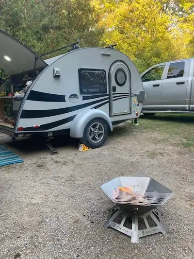 2017 TAG NUCAMP TEARDROP CAMPER LOTS OF HEADROOM, WINDOWS, LIGHT. C/W ROOF FAN, AIR CONDITIONER, PRO...