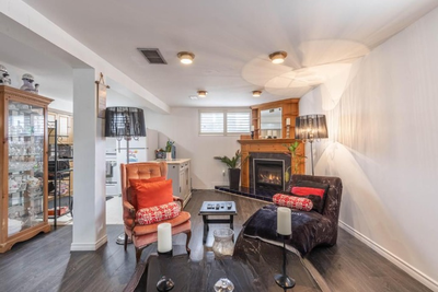 Bright & Spacious 1-Bedroom Basement Suite – Private Entrance & In-Suite Laundry Enjoy comfort, conv...