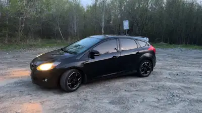 * SELLING AS IS * 2014 ford focus se hatchback 193000 km 3000 OBO