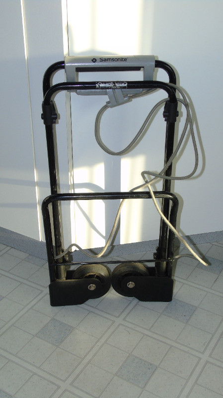 Chariot de voyage roulant pour valises de marque Samsonite dans Loisirs et artisanat  à Ville de Québec - Image 2