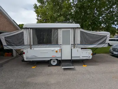 2003 Cheyene Coleman tent trailer in excellent condition, clean and ready to use. Dimensions: 21'5"...