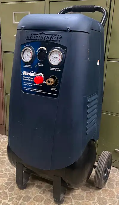 Mastercraft air oil lubrication compressor, 5 gallon steel tank, mobile, in good technical condition...