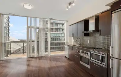 Sun filled corner unit 352 Front St W