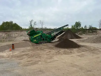 Scalping screener, mint condition, 2 new side discharge belts, only 1650 hours. Comes with quite a f...