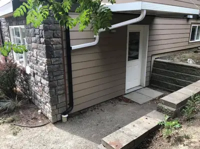 Beautiful, 1-bedroom plus den suite with 1 bathroom located in a quiet Lumby neighborhood! This prac...