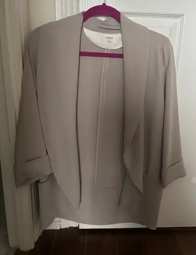 Aritzia Wilfred blazer/jacket in grey/taupe Relax fit with open front Size 2 Great condition, like n...