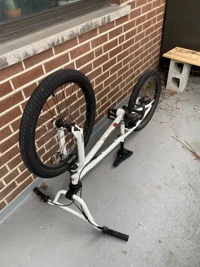 Selling my bmx, no issues with the bike. Giro brakes work perfect and recently put a new chain on. B...