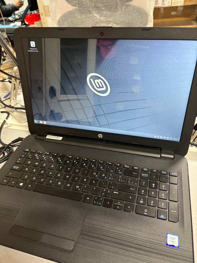 HP Notebook - 15-ay068ca (ENERGY STAR) i7 core - 6500U Black  in Laptops in Cambridge - Image 3