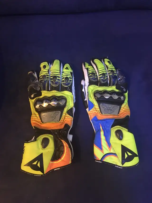 Dainese VR46 motorcycle gloves  in Motorcycle Parts & Accessories in City of Toronto - Image 2