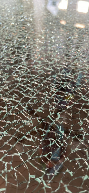 Cracked glass dining table in Dining Tables & Sets in Abbotsford - Image 4