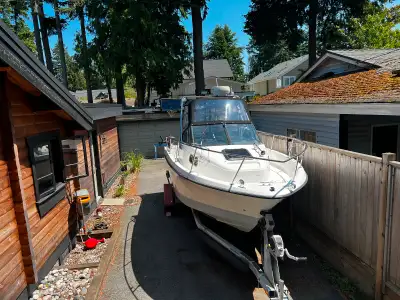 1993 Trophy Bayliner 2002 Wa Great turn key west coast fishing boat. The main motor is a 2015 Evinru...