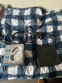 PS4/2 Controllers/Turtle Beaches
