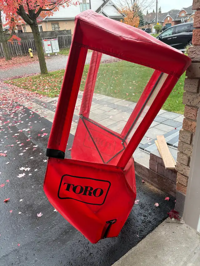 Toro snow blower protective tent in Snowblowers in Oshawa / Durham Region - Image 3