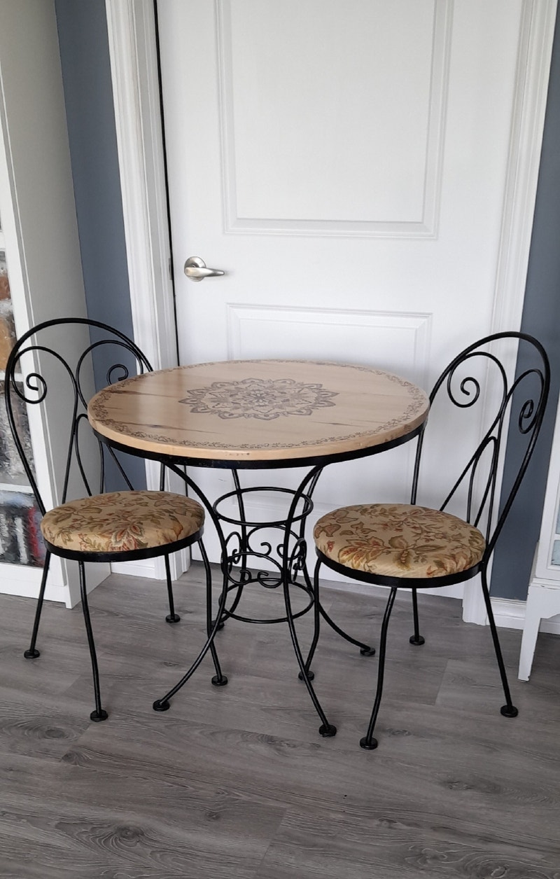 Unique one of a kind table with 2 chairs Dining Tables & Sets