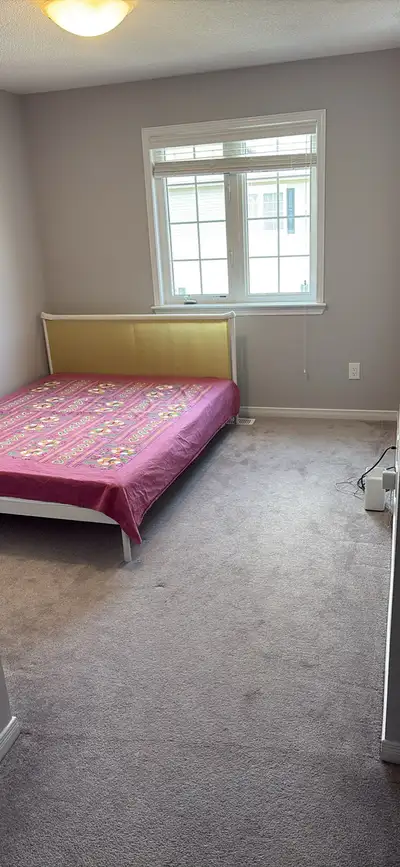 Spacious private room for 650/ month including everything like heat, wifi, parking etc. close to bar...