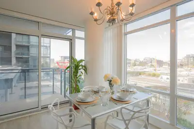 Fully furnished corner unit with lots of sunlight!