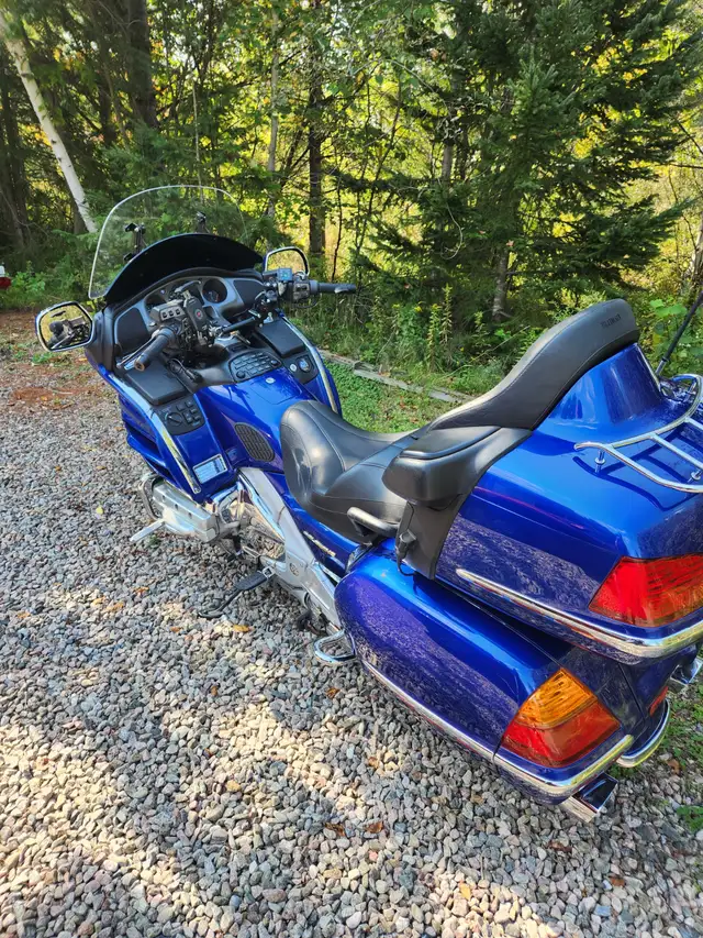 2001 Honda GL1800 Goldwing ABS in Touring in Ottawa - Image 4