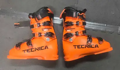 Ski boots, View more