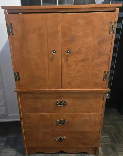 Armoire de bois, View more