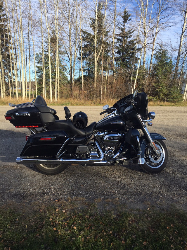 2017 HARLEY ULTRA CLASSIC Milwaukee 8/107inch in Touring in Strathcona County - Image 2