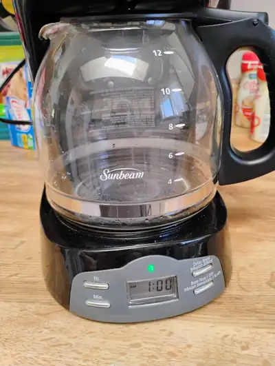 SUNBEAM COFFEE MACH LOOKS BRAND NEW, View more