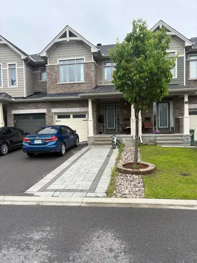 large 3 bedrooms + Den  Townhouse for rent