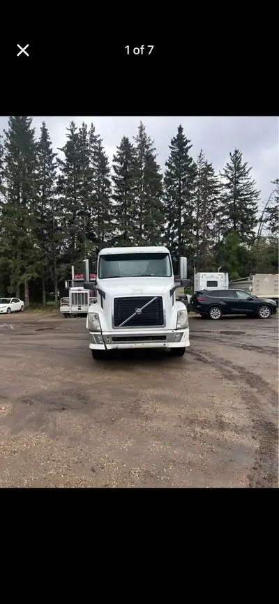 Volvo day cab, 500hp Cummins, 500*** kms, heavy specs
