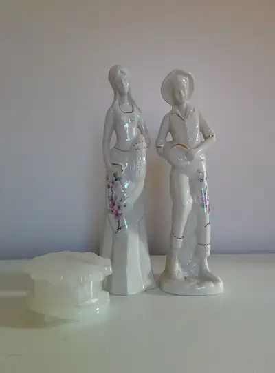 Figurines, View more