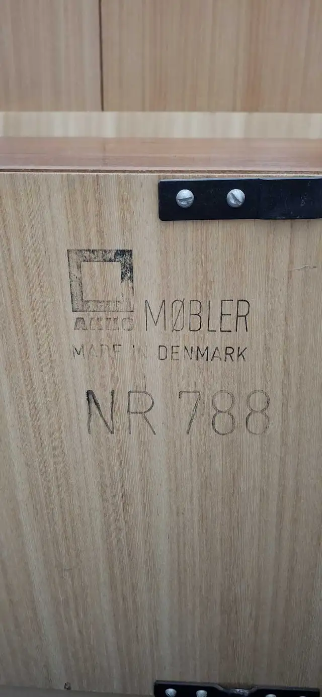 Mid-century scandinavian teak wall unit (entertainment unit) in Bookcases & Shelving Units in Ottawa - Image 9