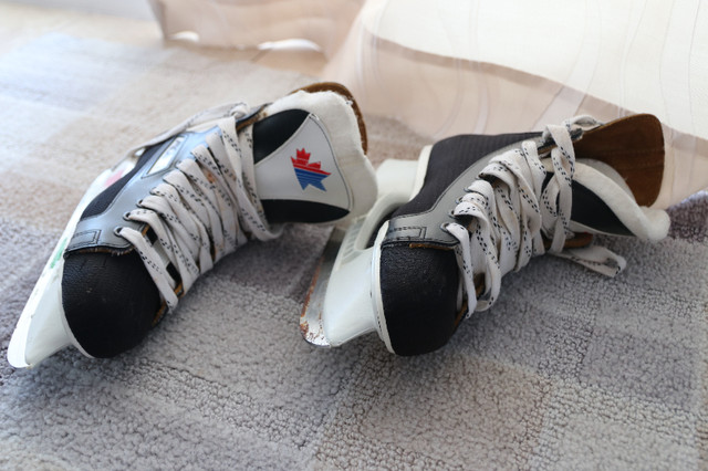 ~ Pre-Owned Micron Men's Skates - Kids Size 5! ~ in Skates & Blades in St. Catharines