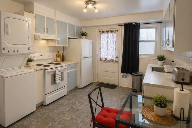 31/2 haut de triplex , très beau secteur — photo 3