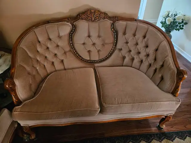 Antique 3 piece couch set in Couches & Futons in Mississauga / Peel Region - Image 3