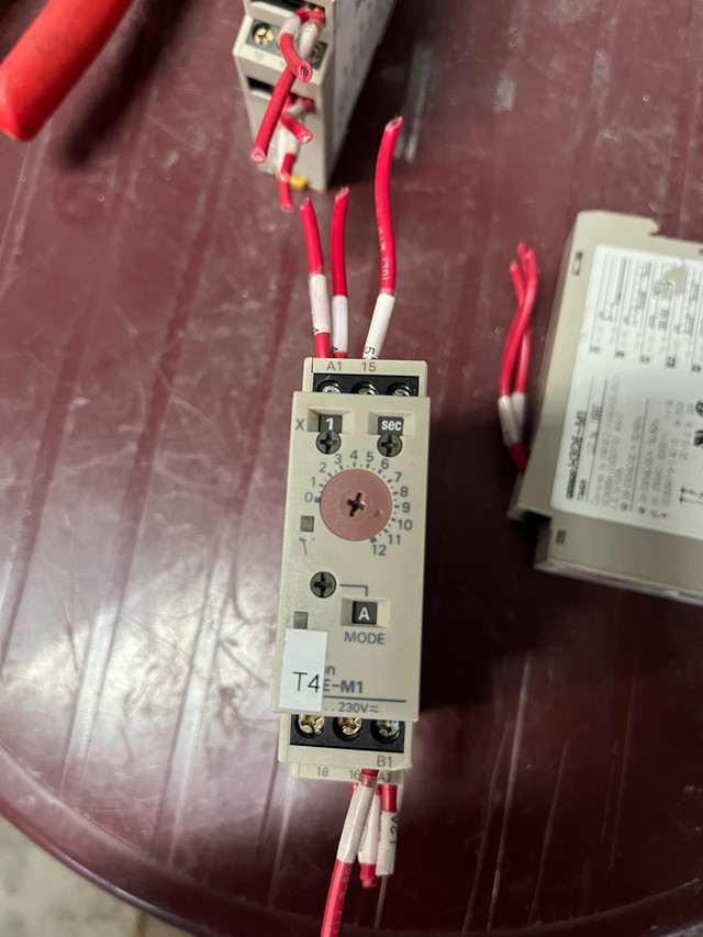 timer , minuteur  , Omron H3DE-M1  électrique dans Appareils électroniques  à Longueuil/Rive Sud - Image 2
