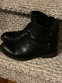 Women’s leather shoes 