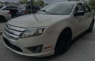 Hi I’m selling my car with safety for more info please call me or text me at anytime thanks.