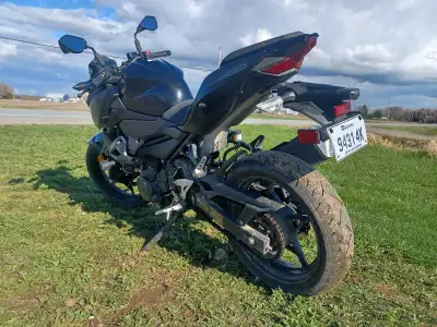 Kawa z400 2021, 9000 km. En tres bon état, entretien fait, pret pour la saison. Pneu recent. Perform...