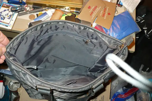 kangol handbag in Bags & Luggage in Mississauga / Peel Region - Image 3