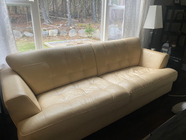 Leather couch and loveseat in Couches & Futons in Bedford