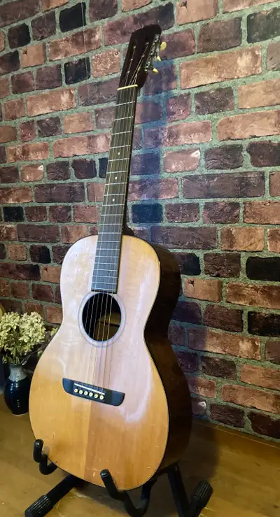 1933 WASHBURN (REGAL-MADE) 5200 ( left handed/gauchère) guitar, View more