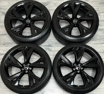 Selling a beautiful set of *LIKE BRAND NEW* 2023 Audi RS6 / RS7 22 inch original "Audi Sport" gloss...
