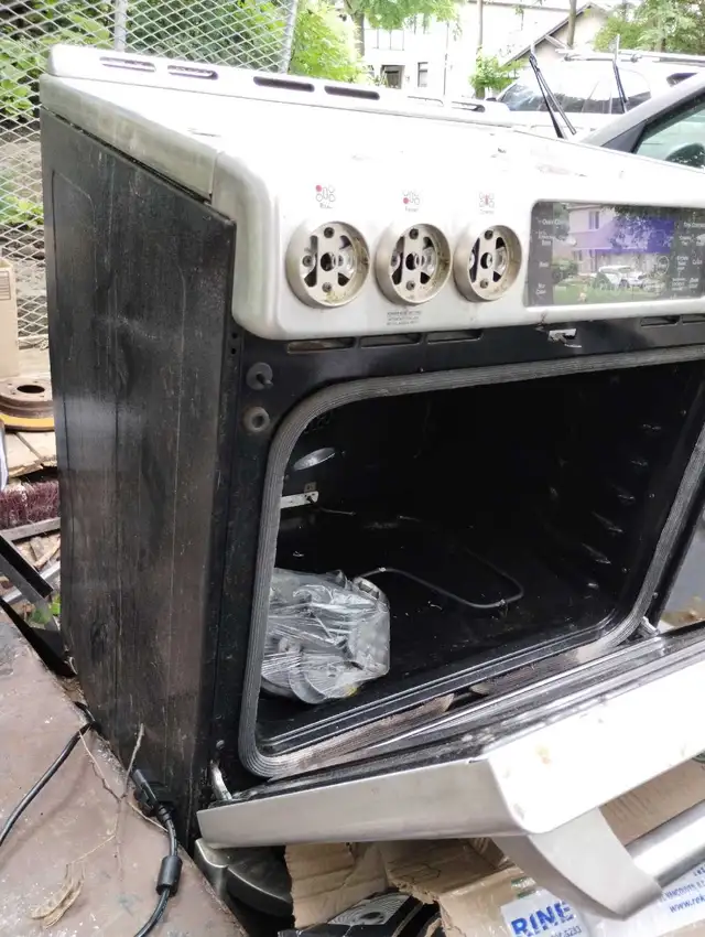 $3500 gas stove - selling it for parts in Stoves, Ovens & Ranges in Mississauga / Peel Region - Image 3