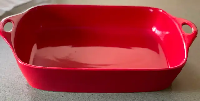 CORNINGWARE CREATIONS RED RECTANGULAR CASSEROLE DISH in Kitchen & Dining Wares in Calgary - Image 2