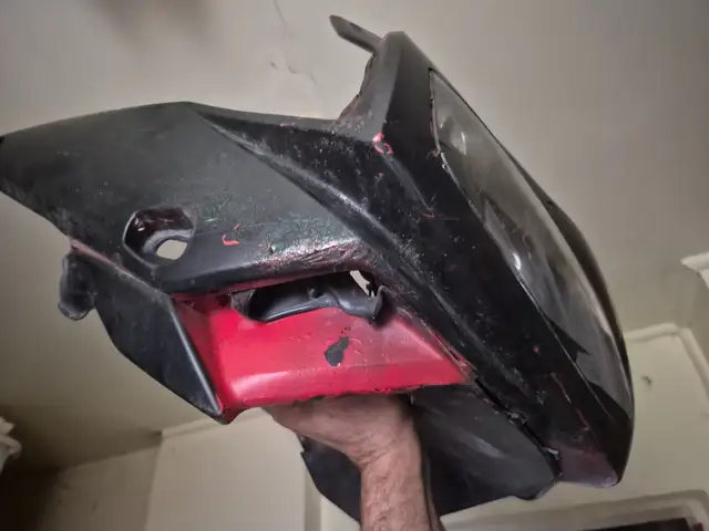 Suzuki SV upper fairing with fairing stay (bracket) in Motorcycle Parts & Accessories in Hamilton - Image 3